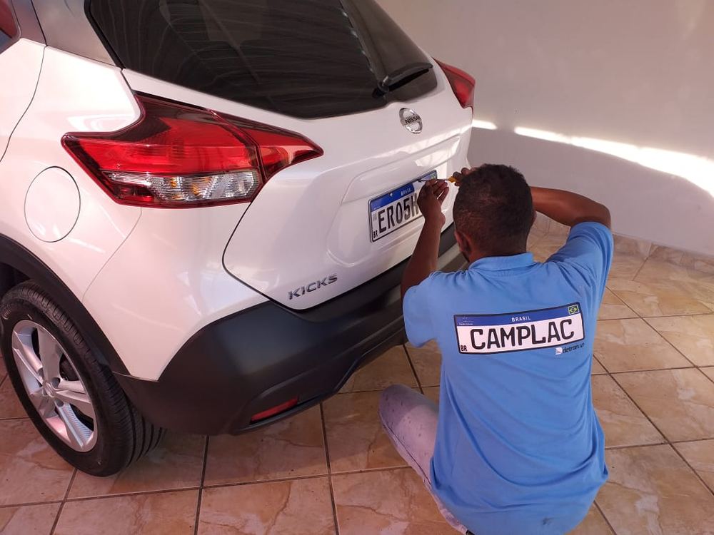 Instalação de placa em Nissan Kicks
